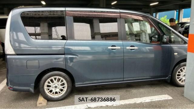 Nissan SERENA 2011-05 8281376-3