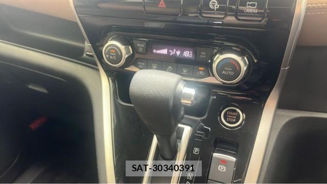 Nissan SERENA 2017-09 8281405-14