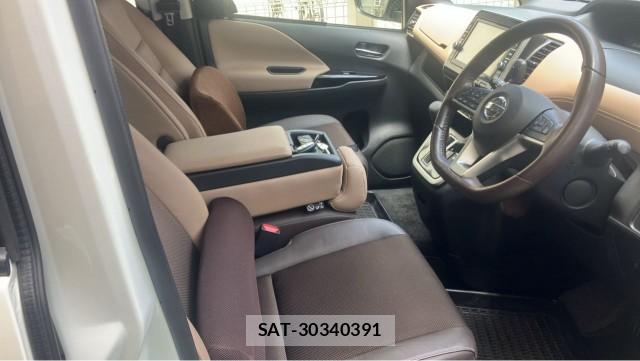 Nissan SERENA 2017-09 8281405-5