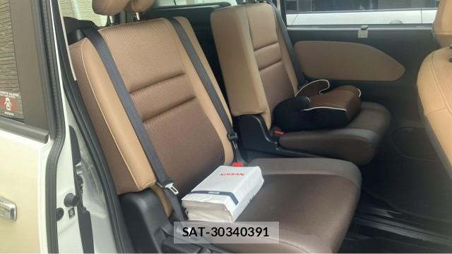 Nissan SERENA 2017-09 8281405-6