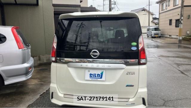 Nissan SERENA 2017-08 8281577-1
