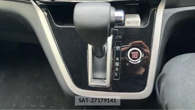 Nissan SERENA 2017-08 8281577-14