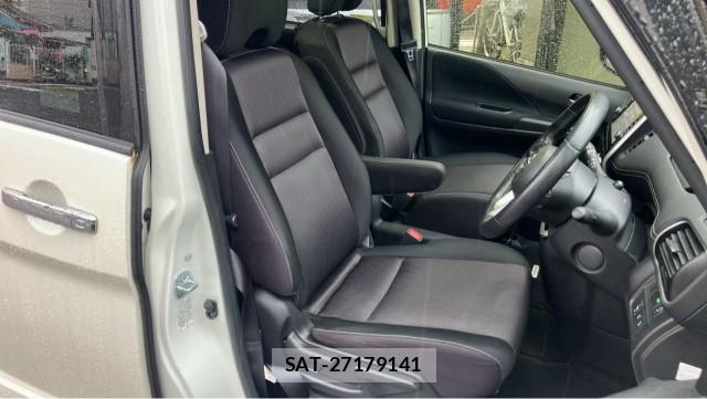 Nissan SERENA 2017-08 8281577-5