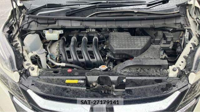 Nissan SERENA 2017-08 8281577-7