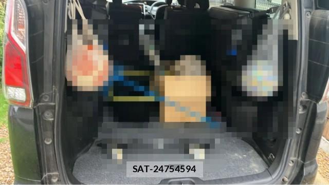 Nissan SERENA 2017-07 8281607-17