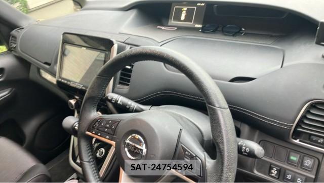Nissan SERENA 2017-07 8281607-2