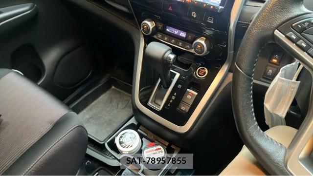 Nissan SERENA 2017-09 8281651-14