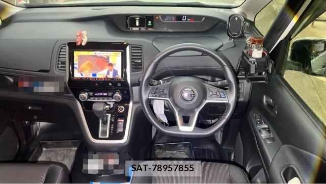 Nissan SERENA 2017-09 8281651-16