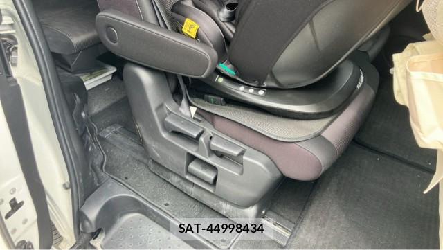 Nissan SERENA 2019-02 8281735-6