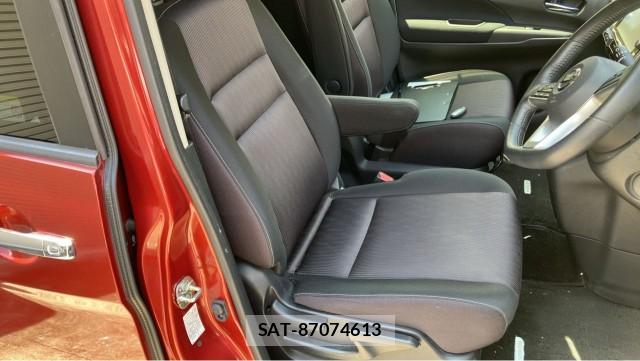 Nissan SERENA 2018-02 8281897-5