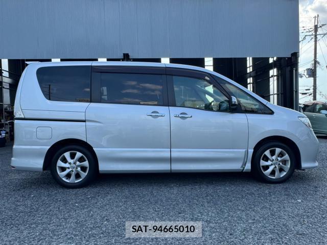 Nissan SERENA 2011-03 8281991-3
