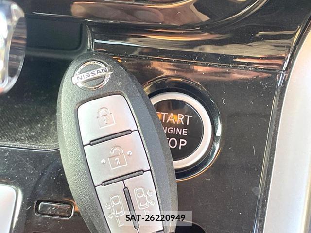 Nissan SERENA 2016-11 8282705-6