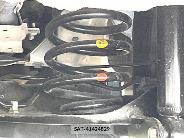 Nissan SERENA 2016-10 8283450-19