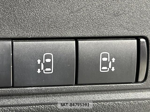 Nissan SERENA 2023-06 8283671-4