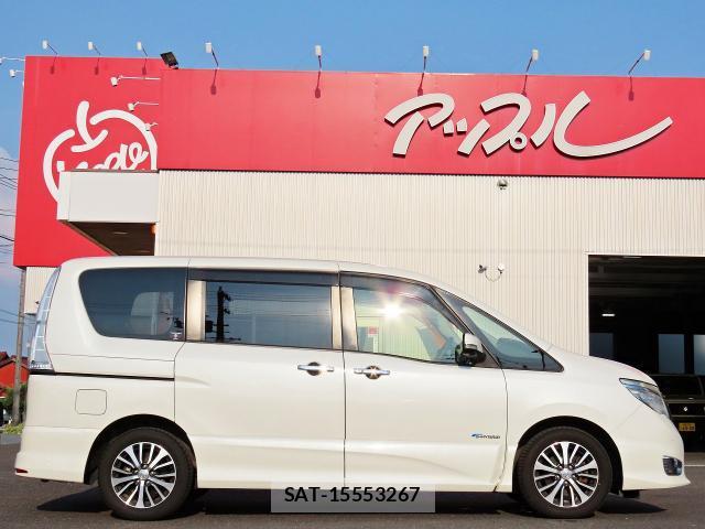Nissan SERENA 2015-08 8283747-4