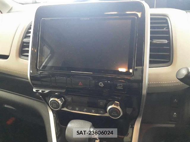 Nissan SERENA 2017-05 8283851-7