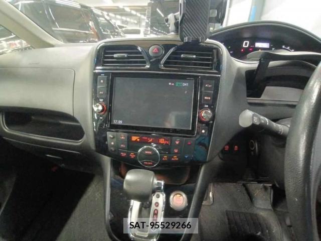 Nissan SERENA 2015-07 8283924-4