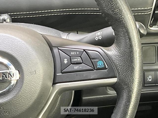 Nissan SERENA 2018-09 8284009-5
