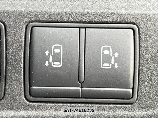Nissan SERENA 2018-09 8284009-6