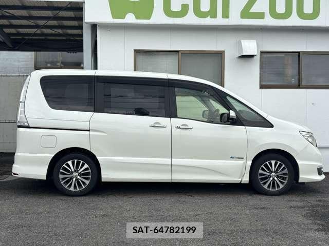Nissan SERENA 2016-01 8284138-9