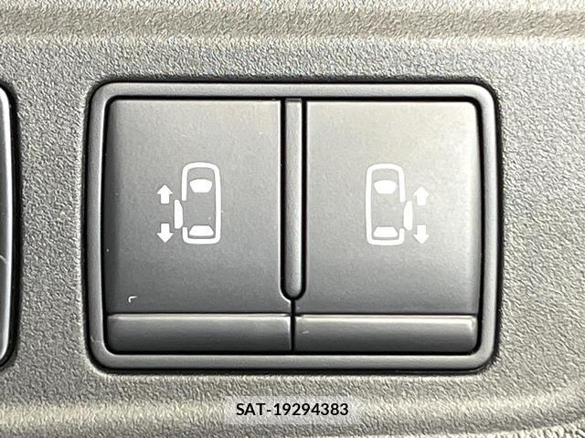 Nissan SERENA 2018-09 8285468-5