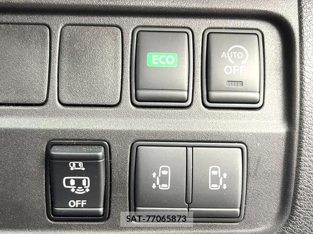 Nissan SERENA 2018-03 8285631-5