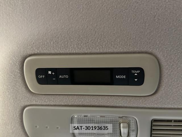 Nissan SERENA 2014-03 8285868-5
