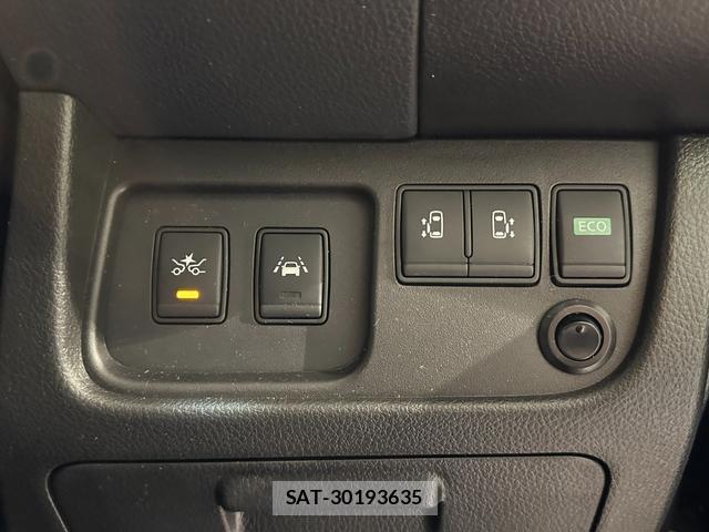 Nissan SERENA 2014-03 8285868-6