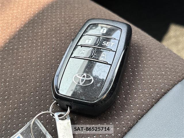 Toyota SIENTA 2021-05 8276810-13