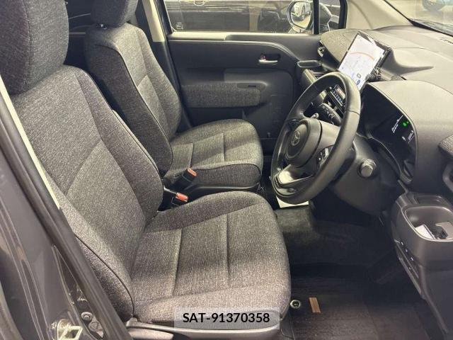 Toyota SIENTA 2023-11 8276999-3