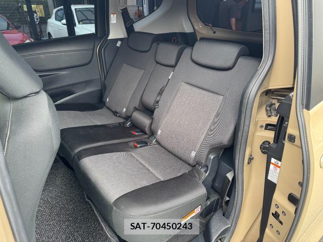 Toyota SIENTA 2019-02 8277730-18