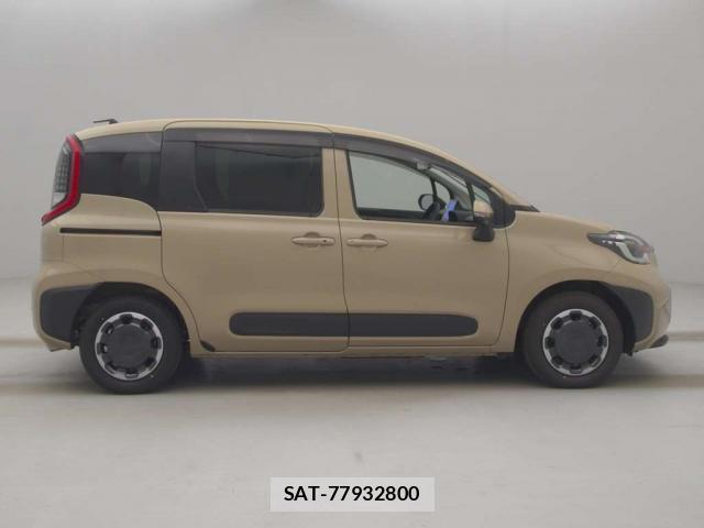 Toyota SIENTA 2024-09 8278910-9