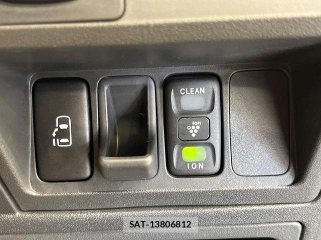 Toyota SIENTA 2015-07 8279138-2