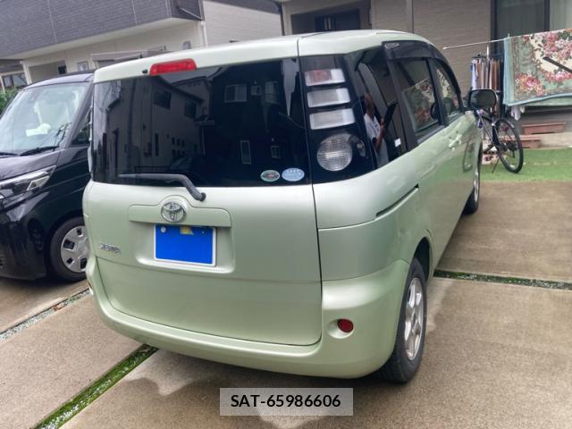 Toyota SIENTA 2007-06 8279525-12