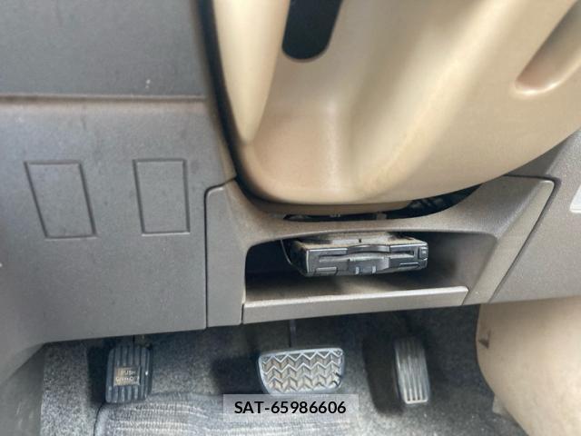 Toyota SIENTA 2007-06 8279525-15