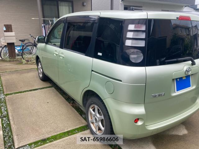 Toyota SIENTA 2007-06 8279525-3