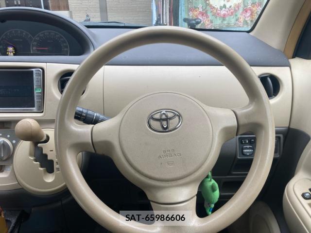 Toyota SIENTA 2007-06 8279525-7