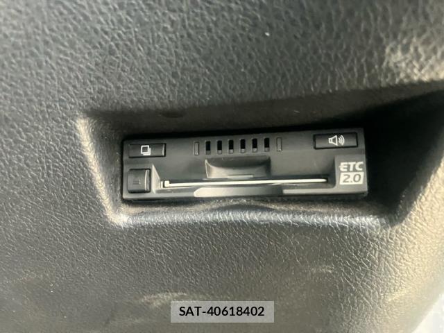 Toyota SIENTA 2019-09 8279932-17