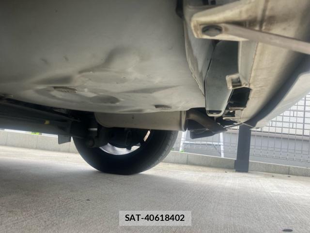Toyota SIENTA 2019-09 8279932-6