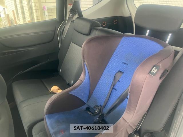 Toyota SIENTA 2019-09 8279932-9
