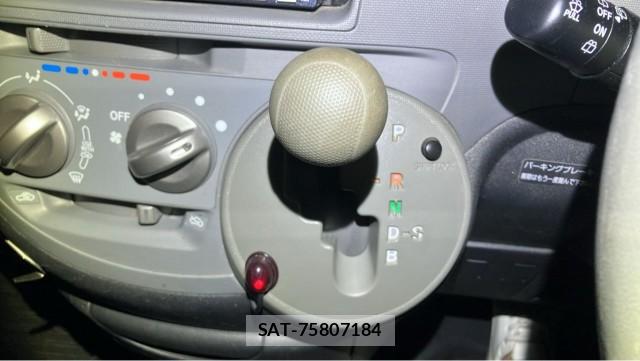 Toyota SIENTA 2005-06 8280661-14