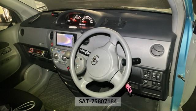 Toyota SIENTA 2005-06 8280661-2