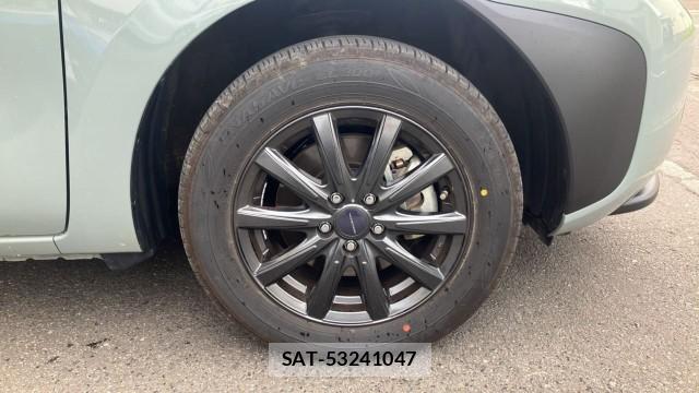Toyota SIENTA 2025-07 8281039-8