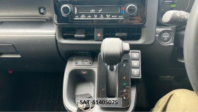 Toyota SIENTA 2025-04 8281476-14