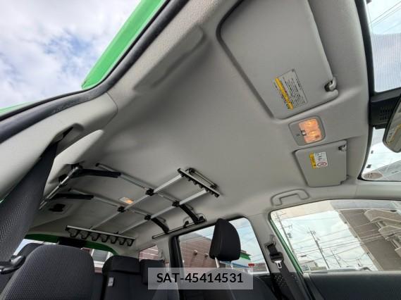Toyota SIENTA 2016-01 8281684-15