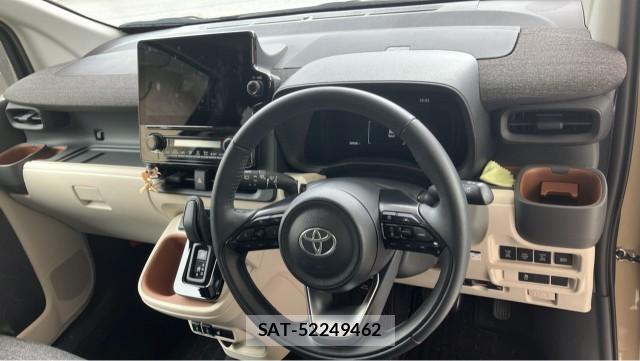 Toyota SIENTA 2024-08 8281896-2