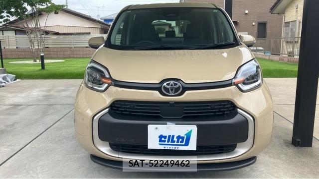 Toyota SIENTA 2024-08 8281896-9