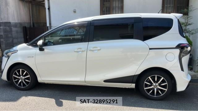 Toyota SIENTA 2016-08 8282132-10