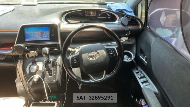 Toyota SIENTA 2016-08 8282132-16