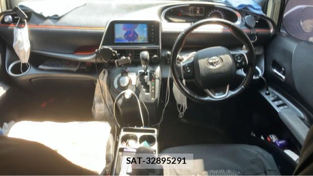 Toyota SIENTA 2016-08 8282132-2